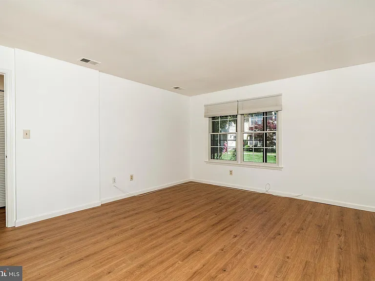 109 Wyndham Pl — Photo 12