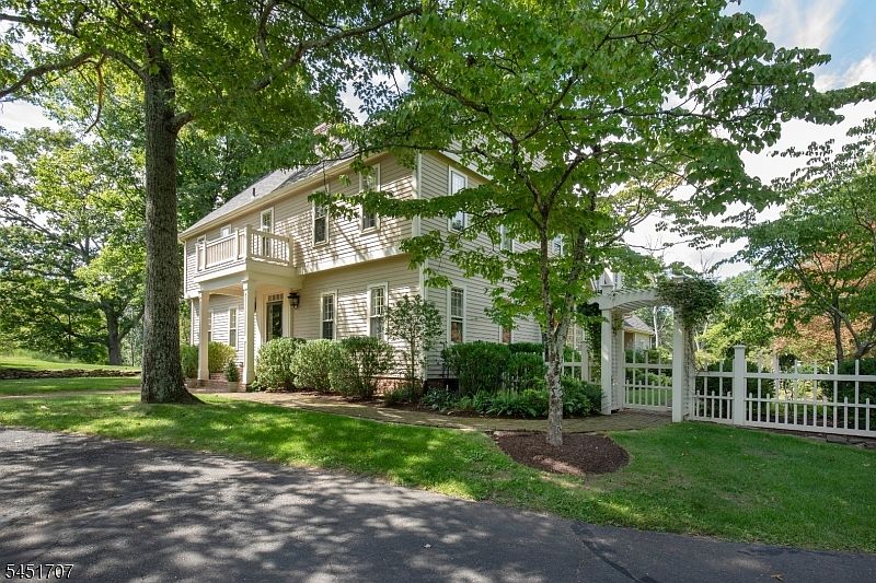 1st image of 60 Potterstown Rd