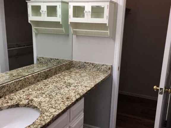 Master Bedroom Granite and walk in