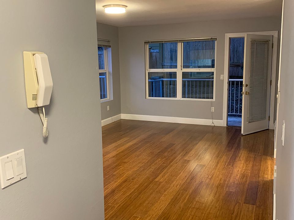 104 Living room and door to deck