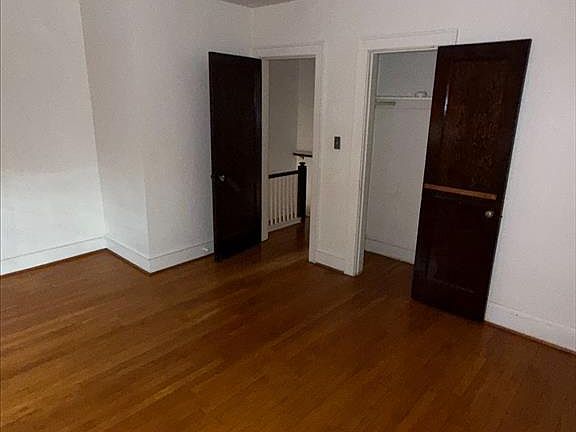 5th image of 419 23rd Pl NE