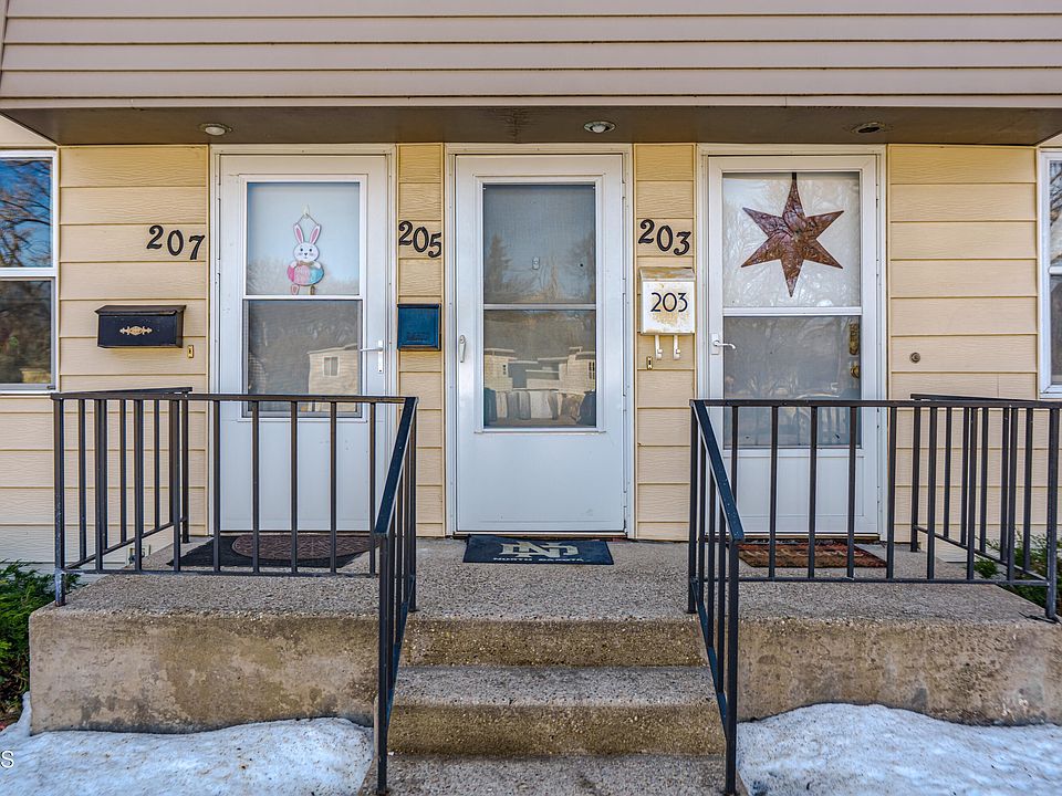 1st image of 205 E Avenue C