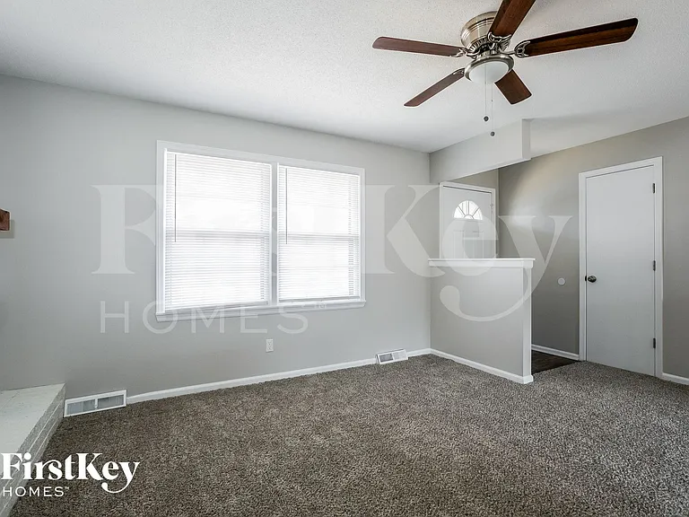 706 SW Merritt St — Photo 5