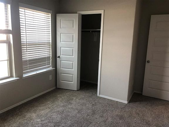 3rd image of 1810 Gibbons Creek Dr