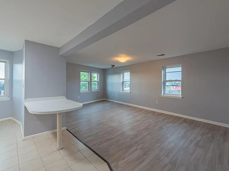 104 N Graham St — Photo 3