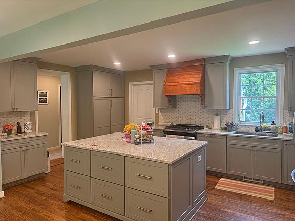 3rd image of 7608 Hillside Ave