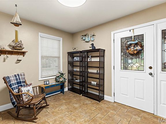 2nd image of 898 Westerfield Dr S #1