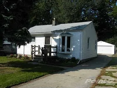 27855 Hampden St photo 1