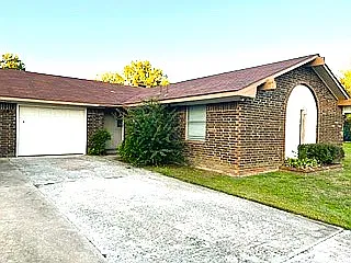 3 bed, 2.0 bath, 2666 sqft, $1,400 — Photo 1