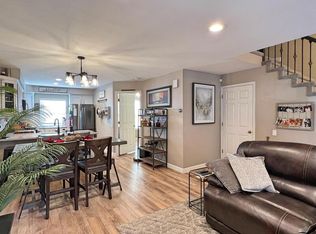 2913 W Long Cir APT F, Littleton, CO 80120
