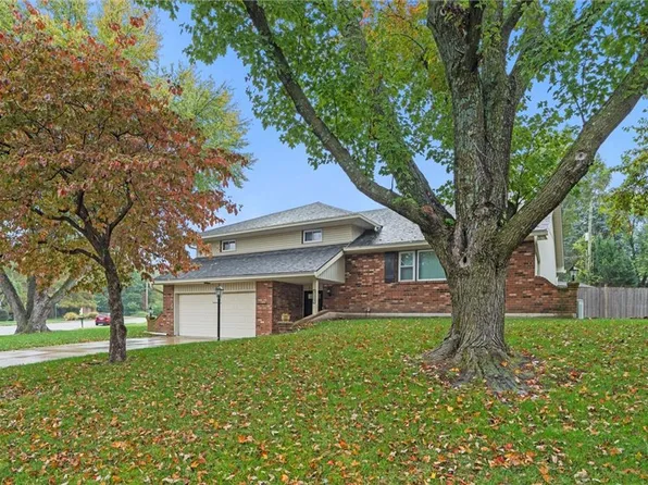 3117 Lakeview Cir, Leavenworth, KS 66048