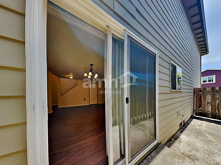2144 E 3rd St — Photo 21