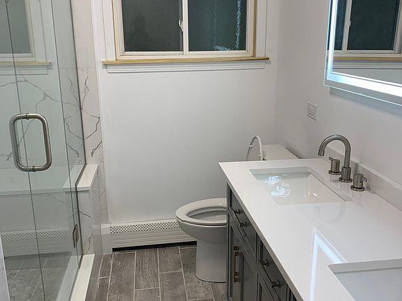 4th image of 2340 N Merrimac Ave #1