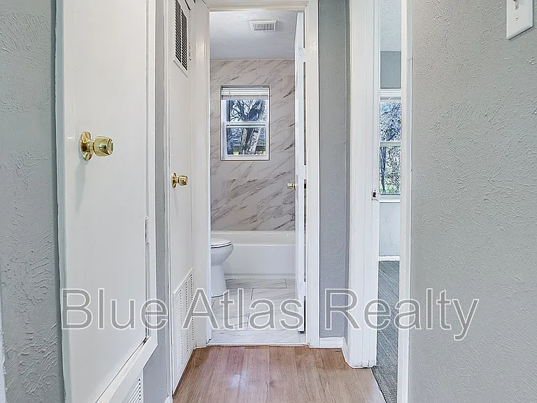 1212 Riverview Dr #B — Photo 11