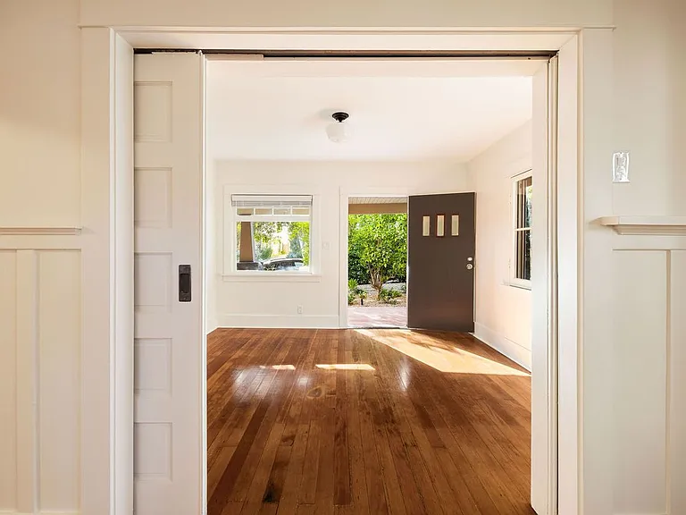 1123 W Kensington Rd — Photo 3