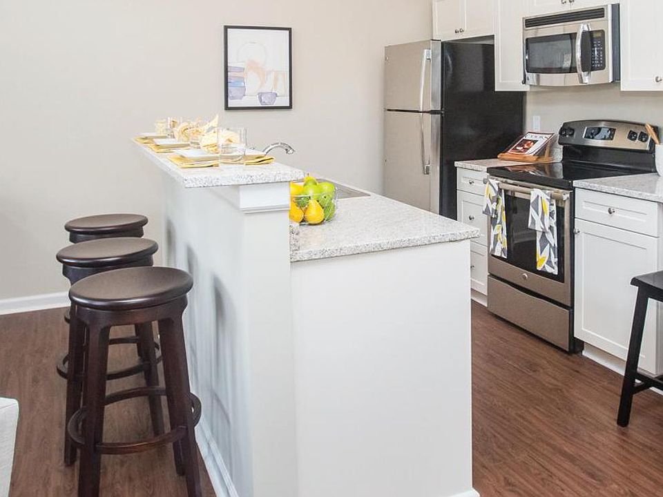 2nd image of 612 Whaley St #411