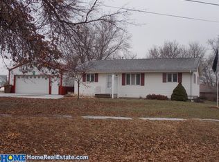 211 Walnut St, Pleasant Dale, NE 68423