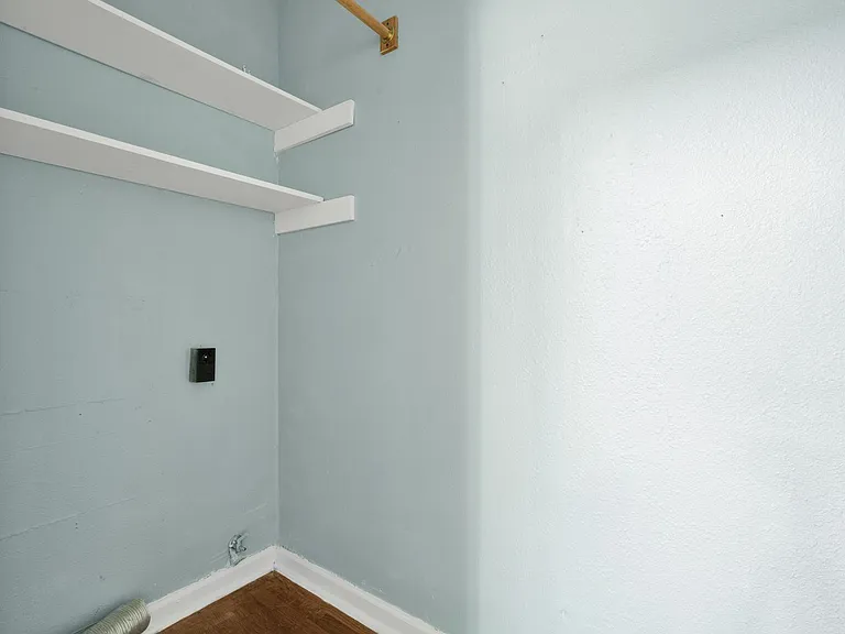 317 Frost St — Photo 13
