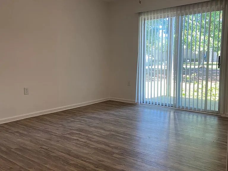 Acorn Grove Apartment Homes — Photo 8