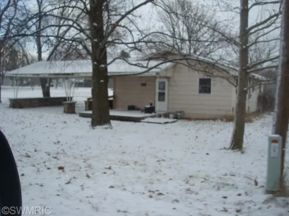 409 Burrwood Dr, Burr Oak, MI 49030