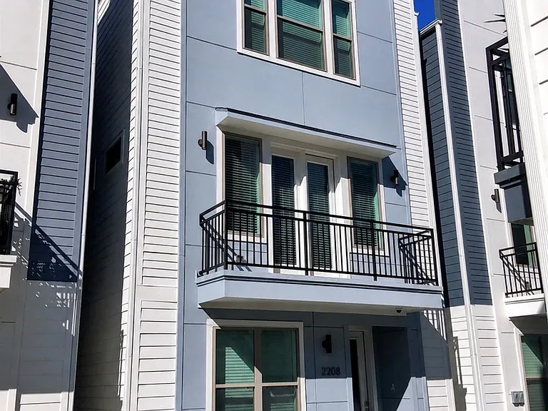 2208 McGowen St — Photo 3