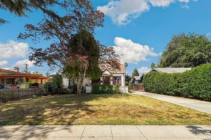 1791 Rose Villa St — Photo 2