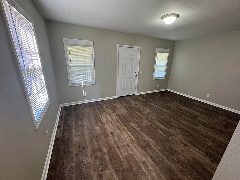 1318 N Dawson St — Photo 8