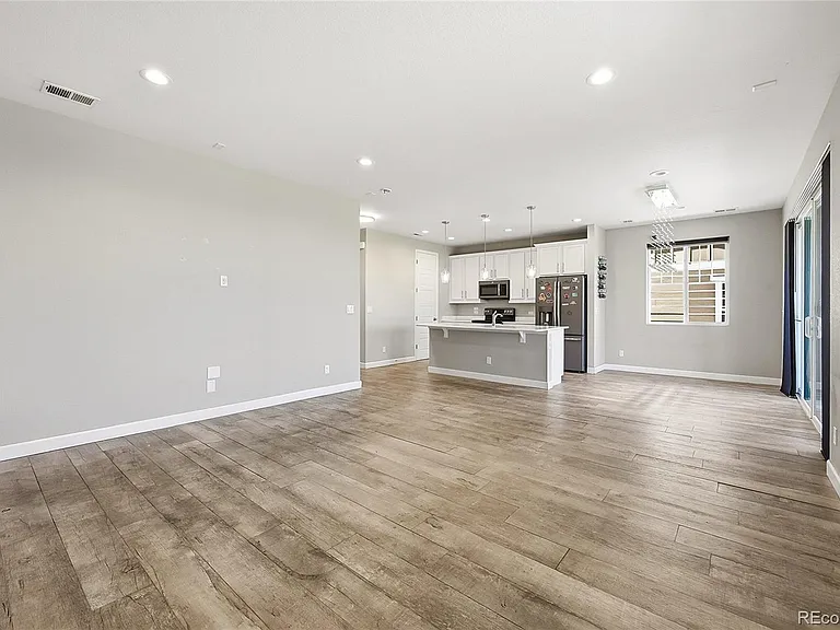 4988 S Wenatchee Cir — Photo 3