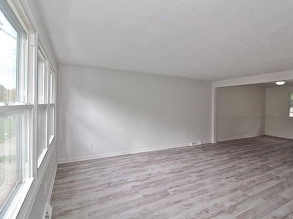 3rd image of 180 Glenhaven Dr #L