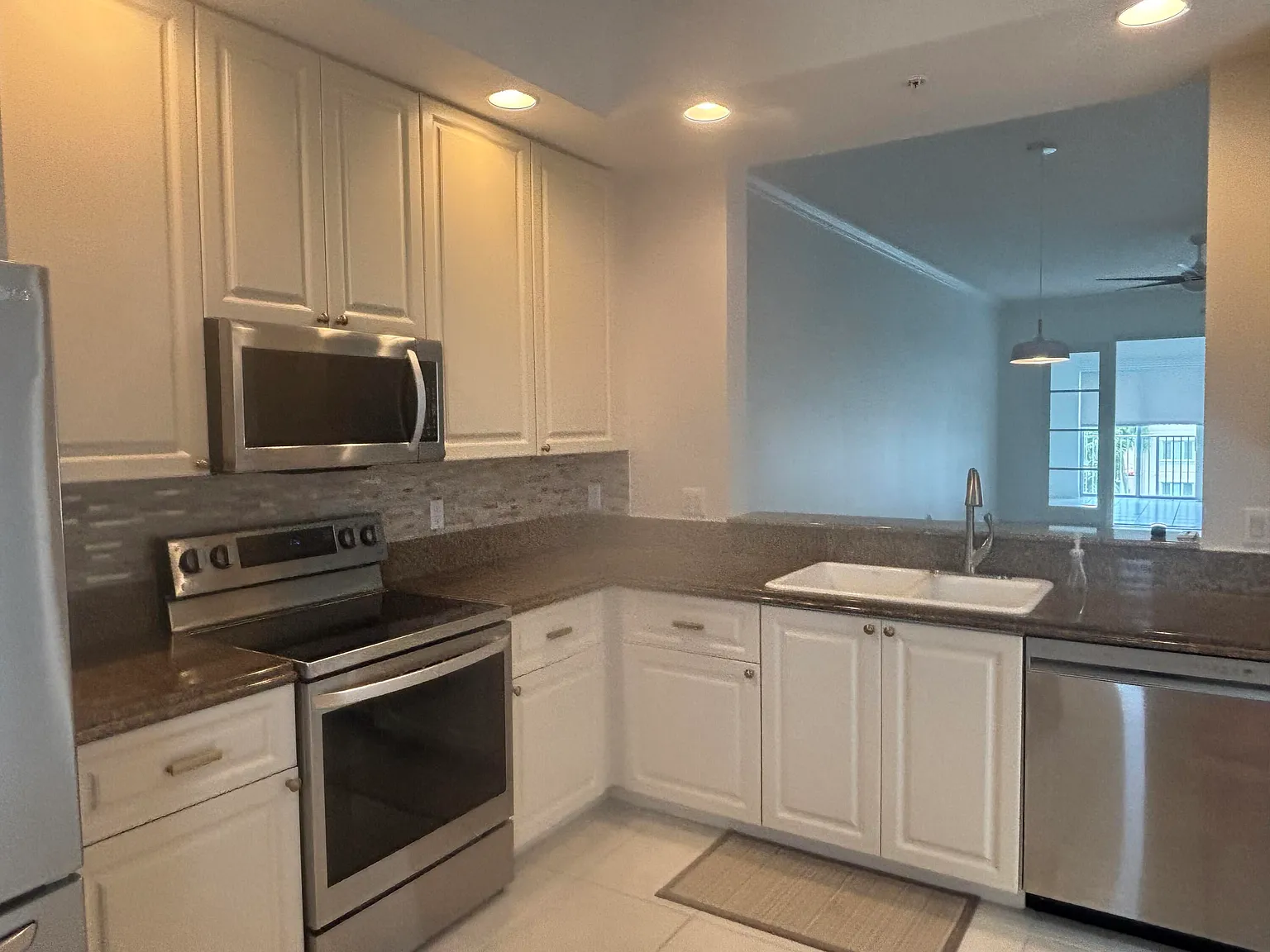 2 bed, 2.0 bath, 1989 sqft, $2,800 — Photo 4