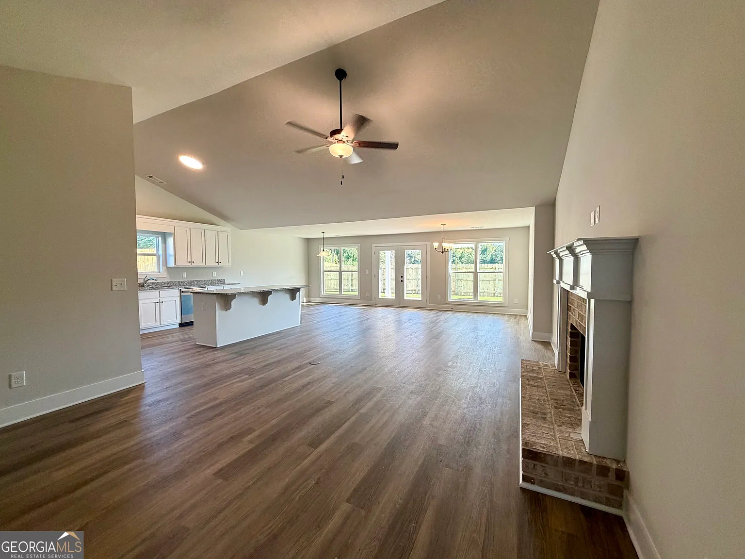 4 bed, 2.5 bath, 2200 sqft, $2,600 — Photo 4