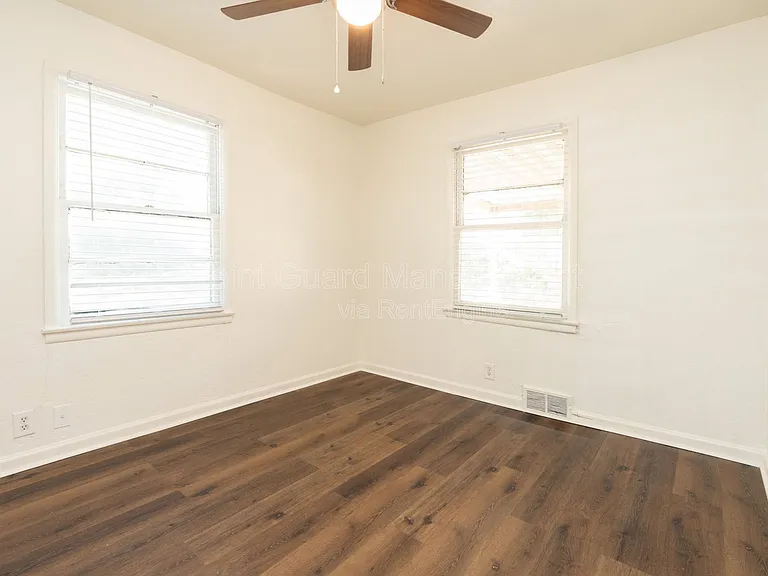 631 N Mount Carmel St — Photo 14