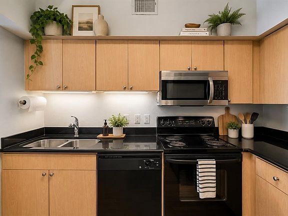 3rd image of 2331 W HORATIO STREET #625