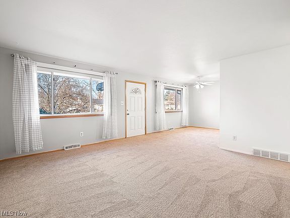 3rd image of 13915 Zaremba Dr