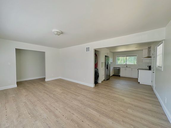 5th image of 219 W Weaver St APT A