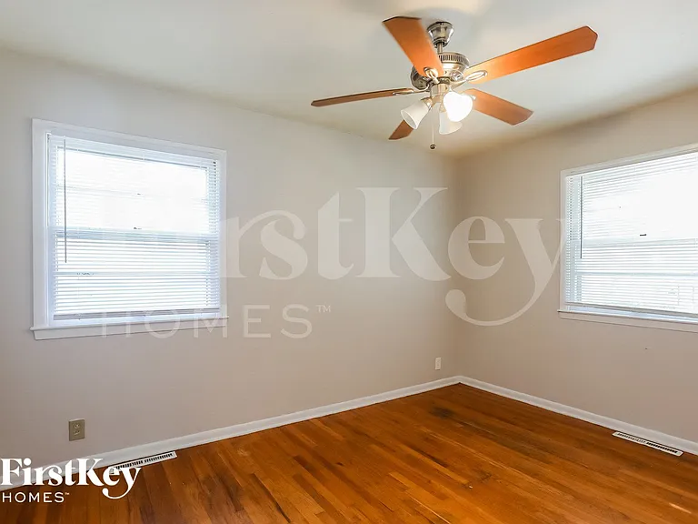 7902 E 89th Ter — Photo 8