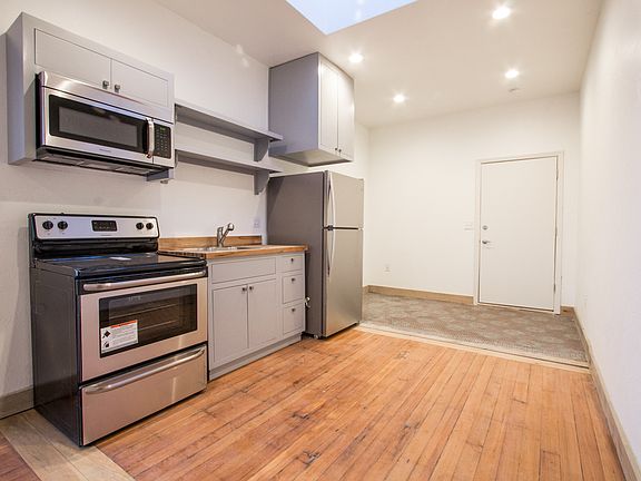 4th image of 801 N Piedras St #9