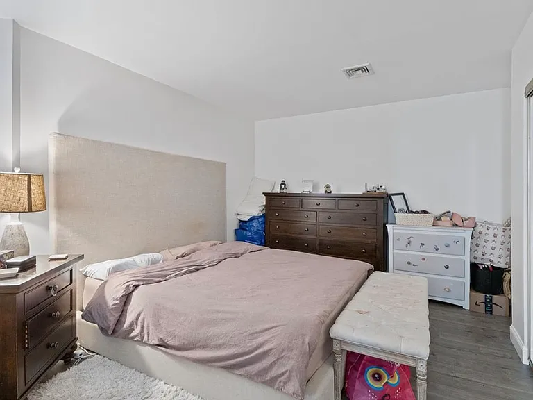 224 48th St #4H — Photo 9
