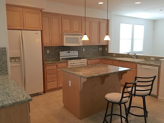 5th image of 1311 Summer Ln