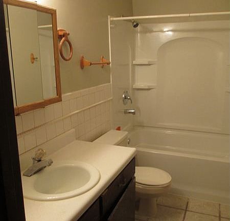 1612 E El Monte, Bathroom