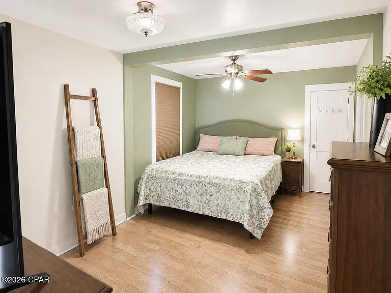819 Grace Ave — Photo 25