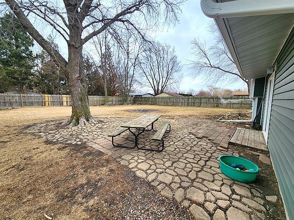 4th image of 2424 E 2350th Rd