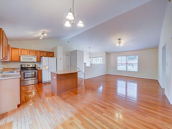 5th image of 4822 Autumn Ln NW