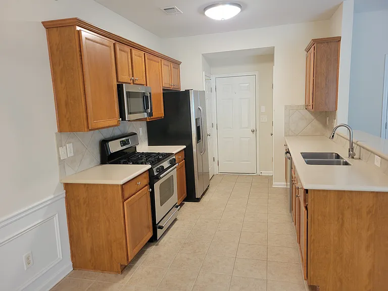 105 Finchley Dr — Photo 18