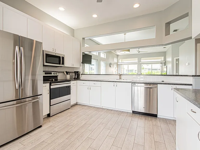 12855 Devonshire Lakes Cir — Photo 7