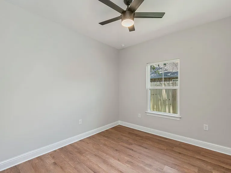 1404 Hickory St — Photo 30