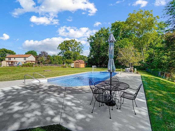 5th image of 582 Virginia Ln
