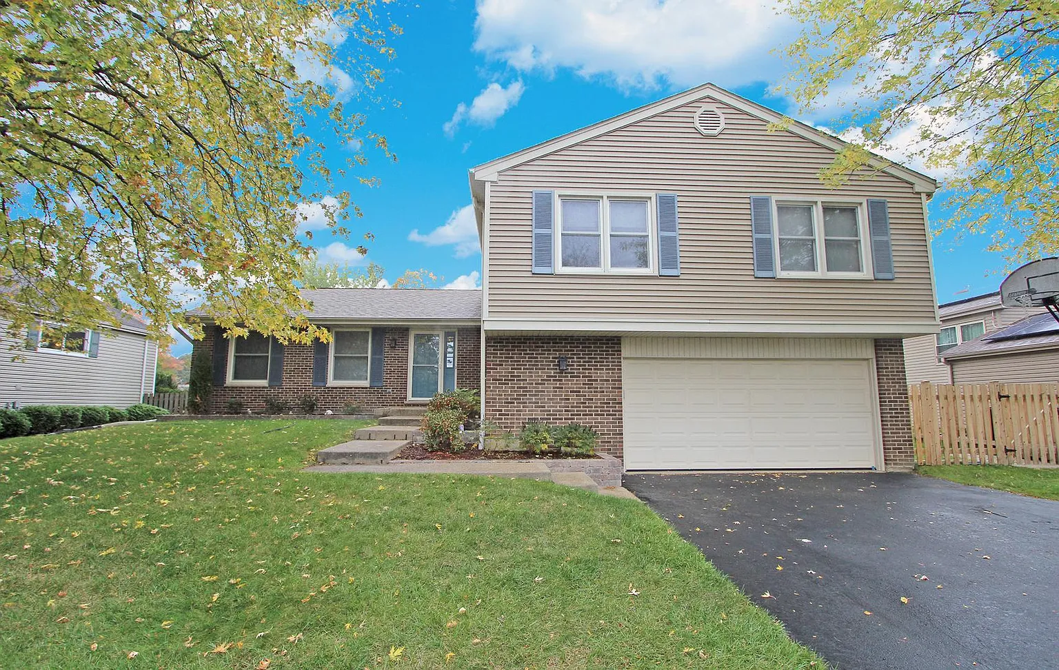 695 Beechwood Dr photo 1