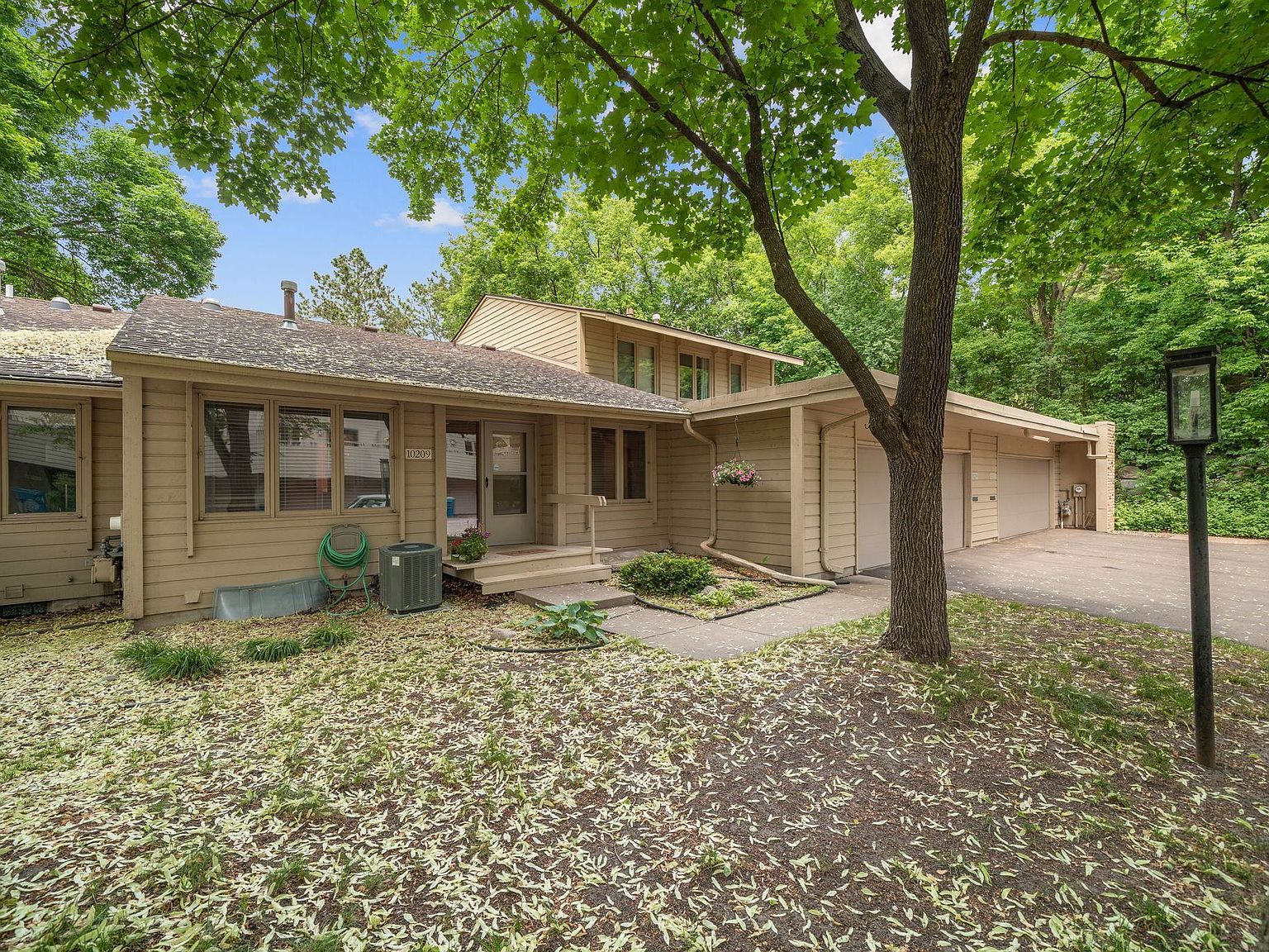 10209 Scarborough Rd, Bloomington, MN 55437 Zillow