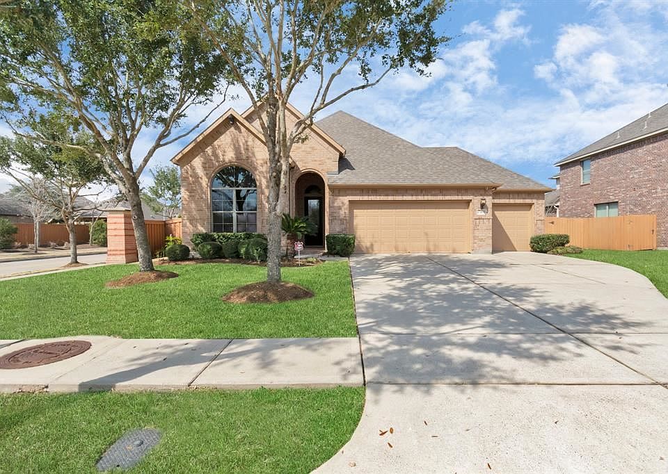 1st image of 17430 Sandalisle Ln